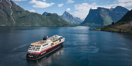 Hurtigruten lanserer nye ruter i Norge i 2027